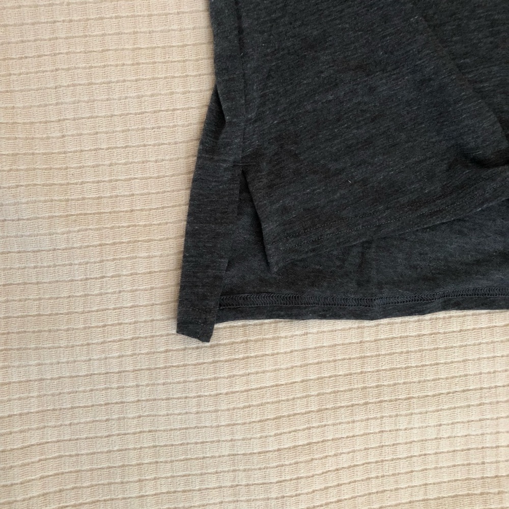 🎉SALE!!🎉. Miami Hurricanes T-Shirt NWOT Woman’s Size S - Picture 5 of 6